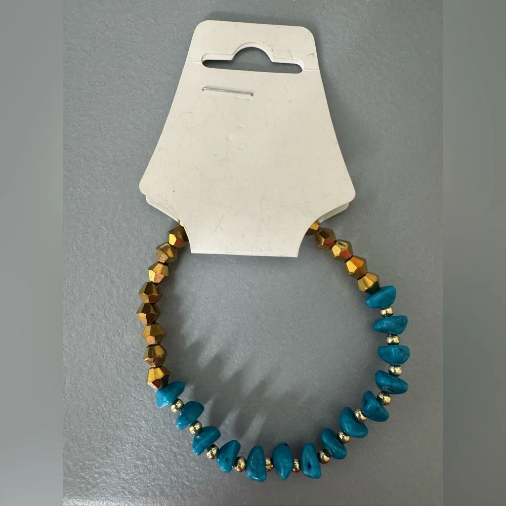 🛍️ any 5 items for $15 🛍️ Gold and Blue Beaded Bracelet - Picture 1 of 1